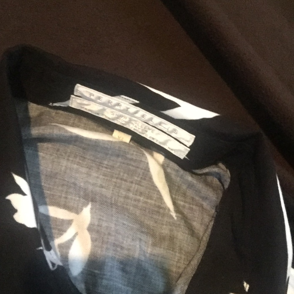 XL button up - Picture 3 of 4